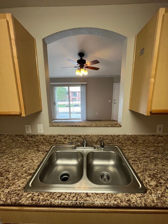 Building Photo - Large, Downstairs 2x2 Condo at Silver Cree...