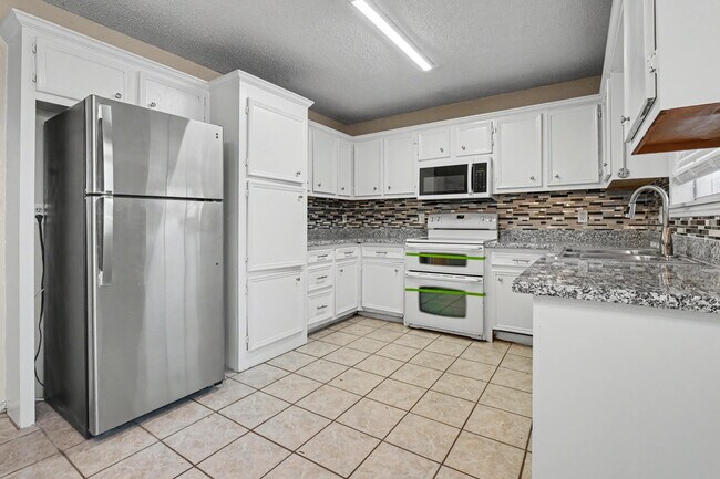 Building Photo - 1010 Hyden Ave