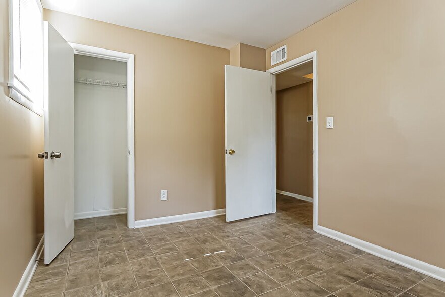 Building Photo - 1505 Bobolink Ln NE