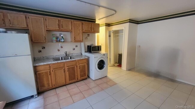 Building Photo - 6201 Spencer Ter