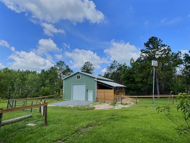 Building Photo - 3 BD Home with 30 x 40 Shop with Four 10 x 12 Attached Stalls