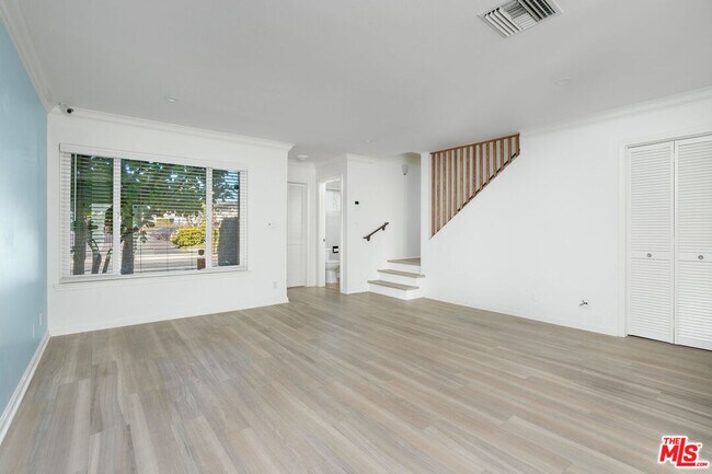 Building Photo - 11138 Aqua Vista St