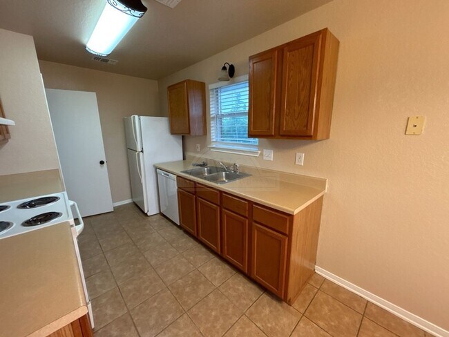 Building Photo - 2505 Southwood Dr