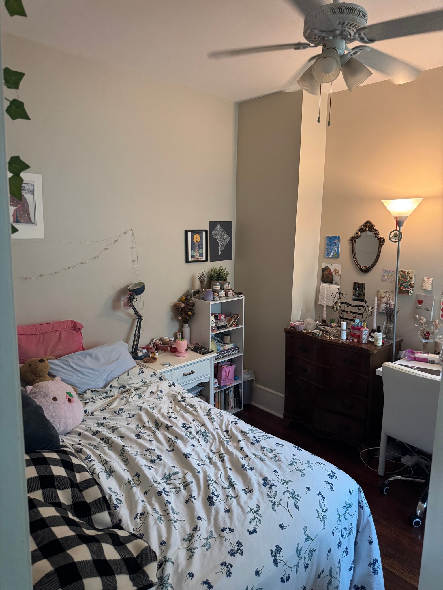 2nd floor middle bedroom - 1518 S 13th St