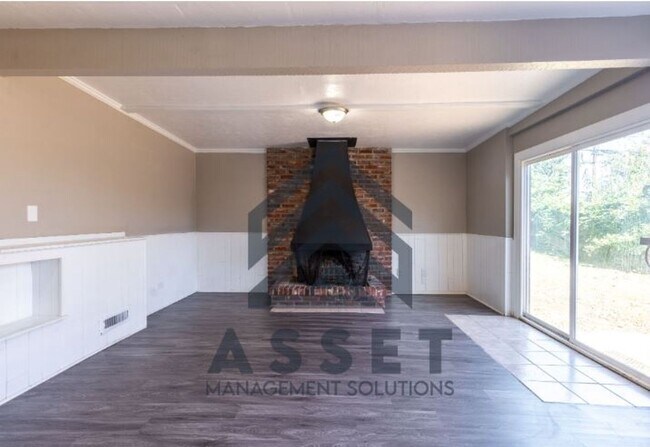 Building Photo - 4 Bedroom Available for Lease & Rent to Own!