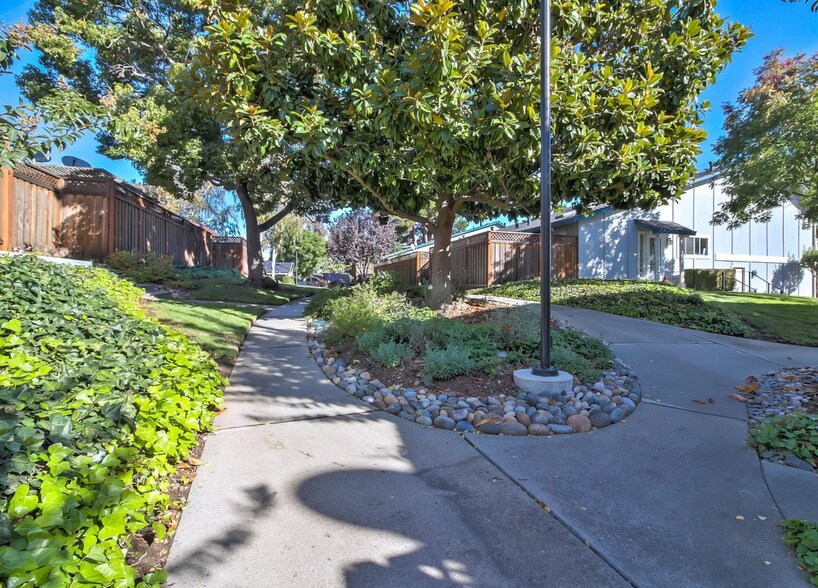 Building Photo - 1344 Merrivale West Sq