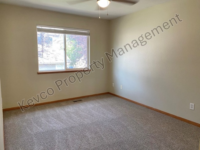 Building Photo - 1637 Westbridge Dr