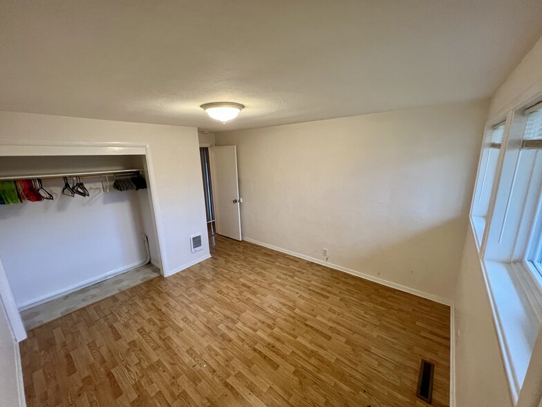 Bedroom 2 - 990 W 18th Ave