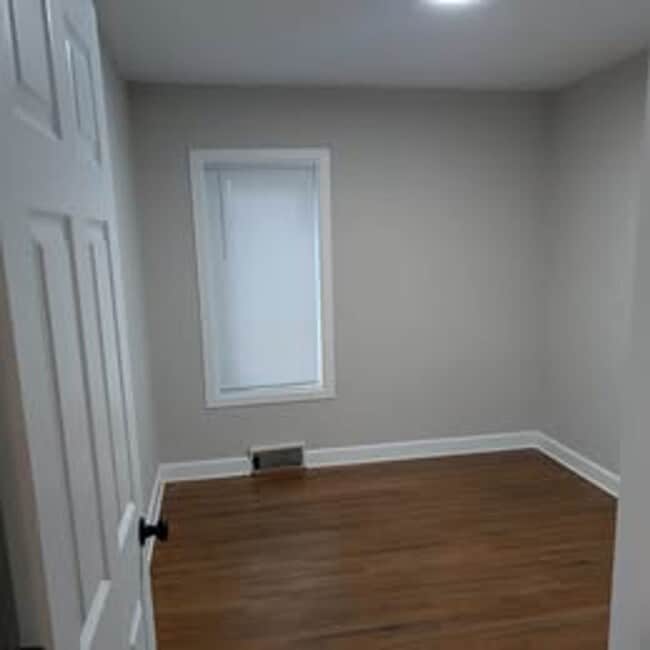 Building Photo - House for Rent