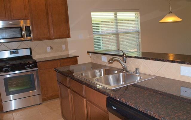 Building Photo - 2209 Sun Creek Dr