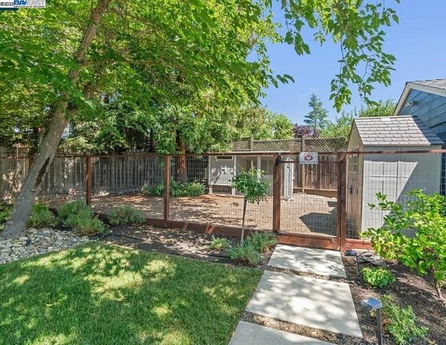 Building Photo - 161 Maiden Ln