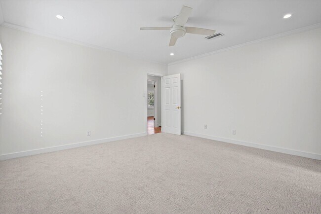 Building Photo - Quaint Springhill Charmer