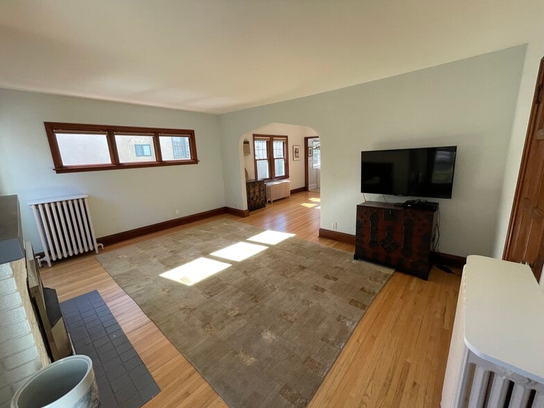 Building Photo - 4316 Zenith Ave S