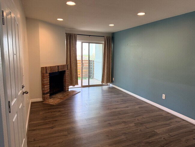 Building Photo - 1780 S El Camino Real