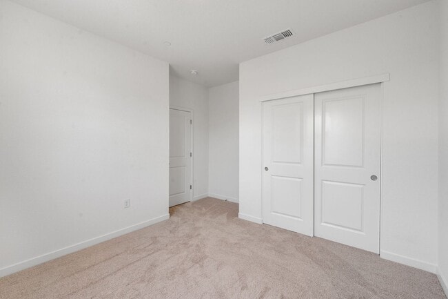 Building Photo - Never Lived In 4 Bedroom Home for Rent in Folsom Ranch!