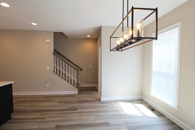 Building Photo - 3 bedroom town home with a finished basement and garage located in popular Preston Lakes