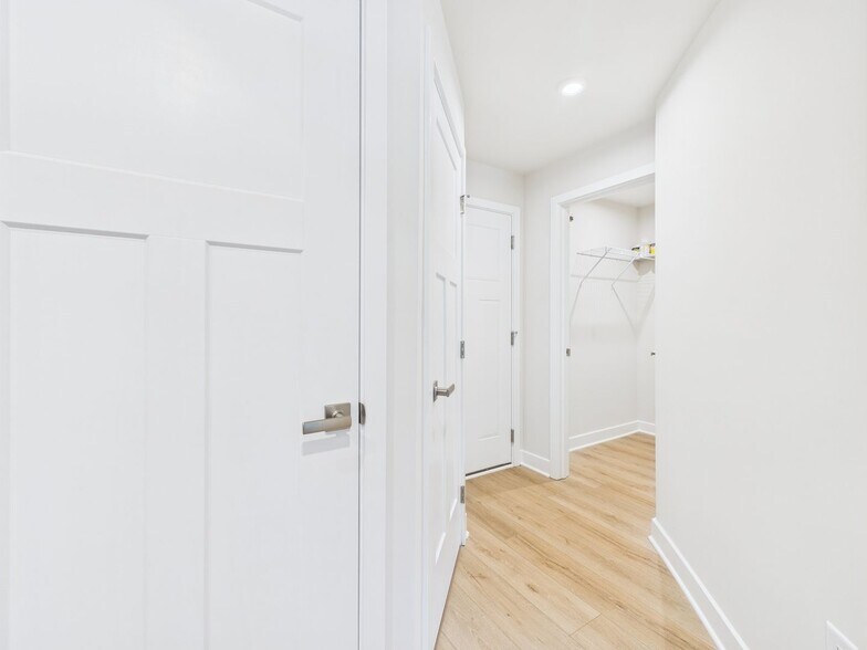 Building Photo - 9600 Laurel Ridge Ct
