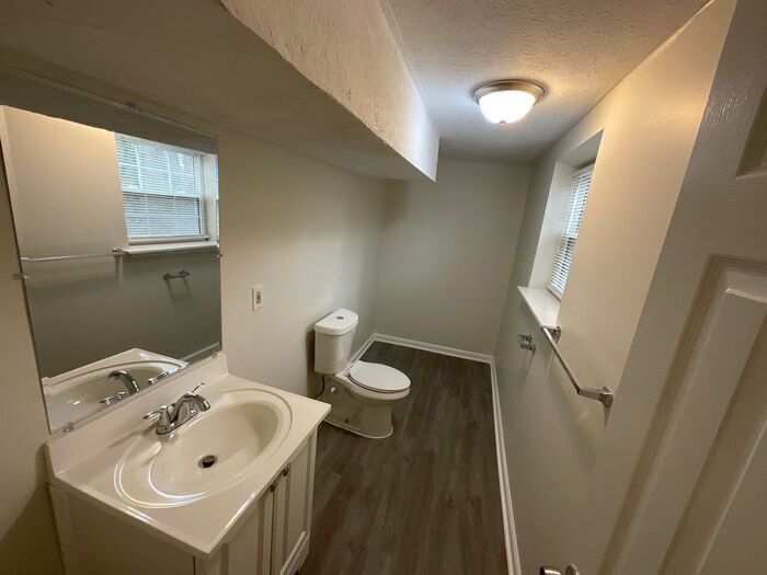 Building Photo - 2336 Pebble Rock E