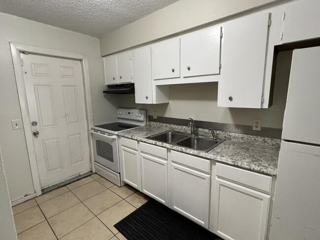 Building Photo - 1087 Old S Dr