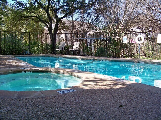 Building Photo - 802 S 1st St