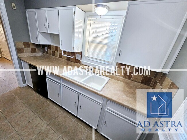 Building Photo - Nice 3 Bed 1 Bath Home in Raytown-Availabl...