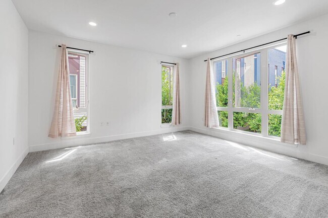 Building Photo - 380 Riesling Ave