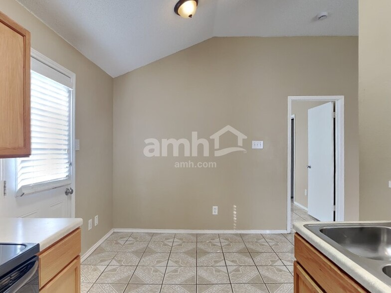 Building Photo - 702 Castlewick Ct