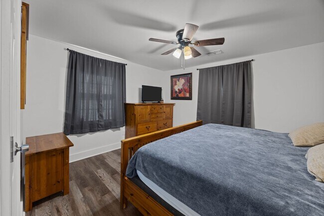 Building Photo - Charming Single-Family Home