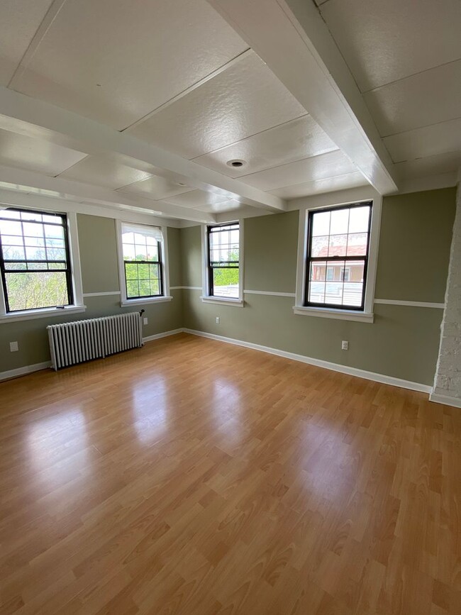 Building Photo - 2300 Arlington Ave