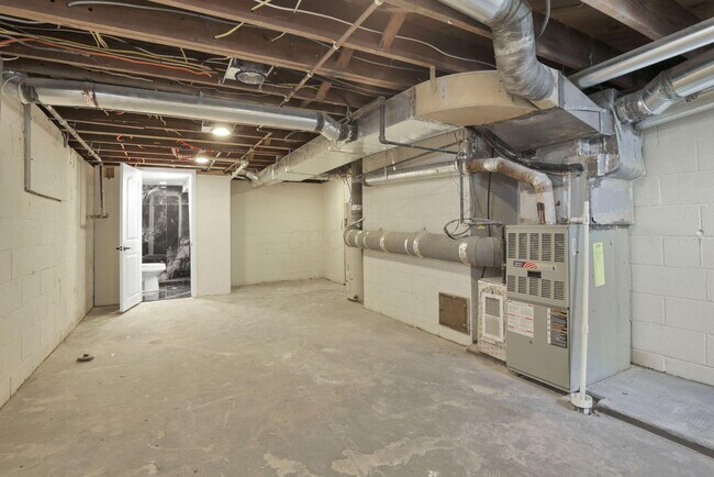 Building Photo - 2615 Northwest Blvd