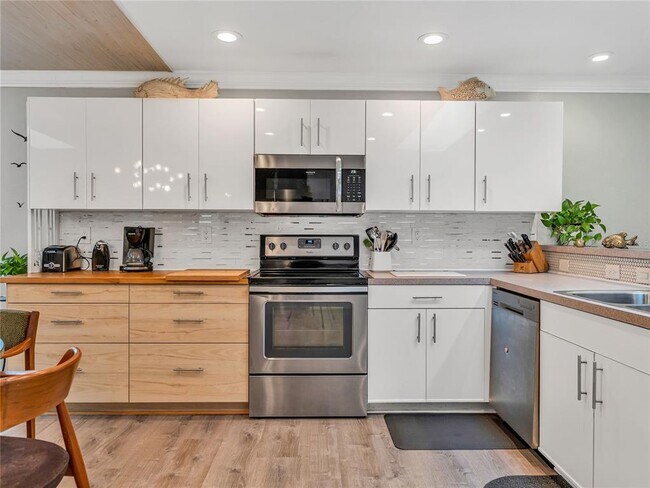 Building Photo - 15509 Alsace Cir