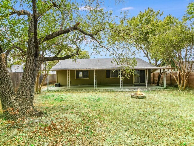 Building Photo - 5255 Meadow Creek Dr
