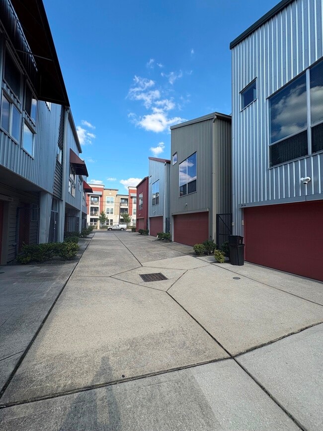 Building Photo - 2918 Commerce St