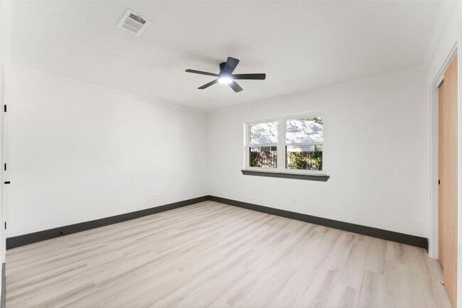 Building Photo - 26 E Woodtimber Ct