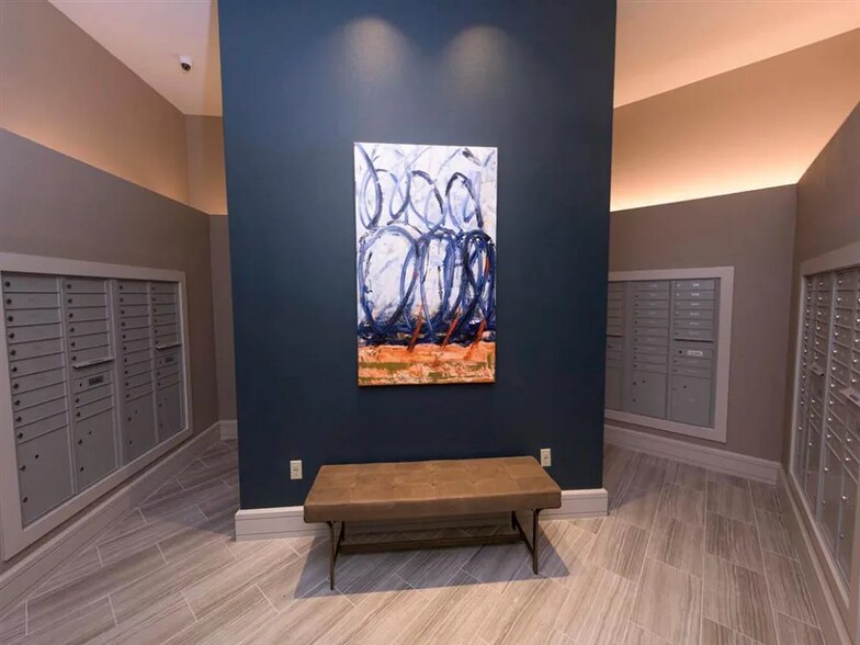 Building Photo - 20290 Park Lake View Dr