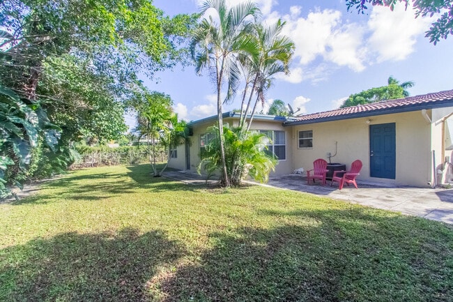 Building Photo - 927 W Royal Palm Rd