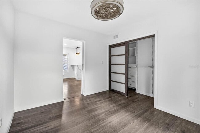 Building Photo - 809 E Baker St