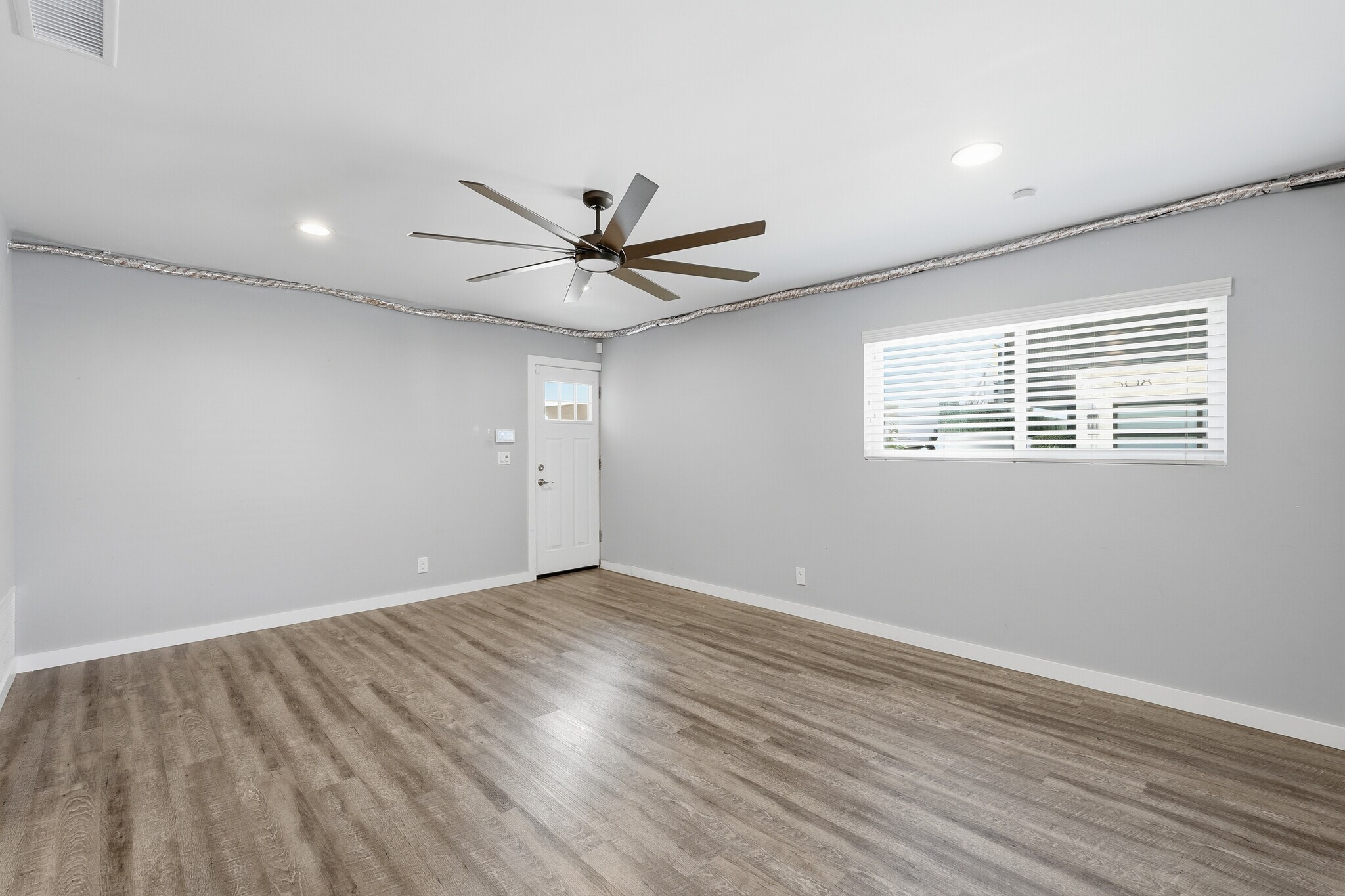 Building Photo - 116 5th Pl