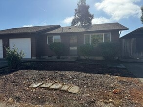 Building Photo - 979 Chambers St