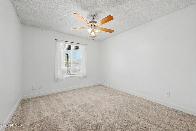 Building Photo - 1623 E Del Rio Dr
