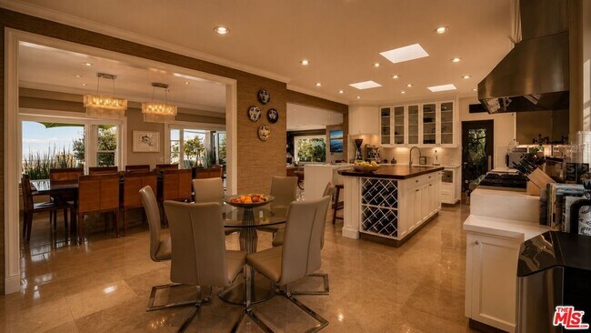 Building Photo - 8740 St Ives Dr