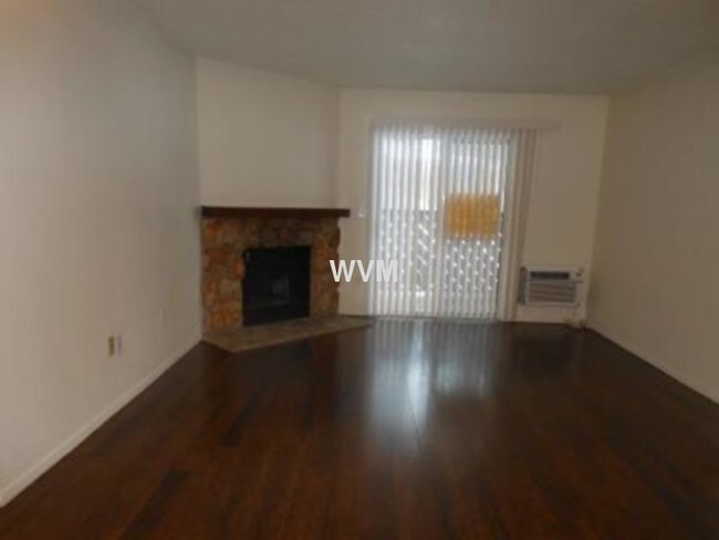 Building Photo - Knollwood Condos near Mississippi and Chambers