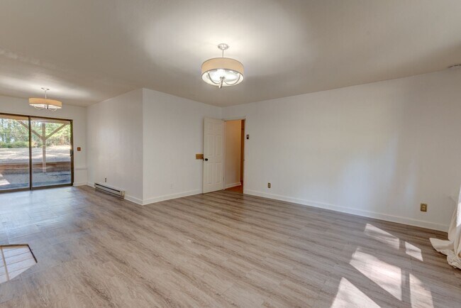 Building Photo - 1638 Fern Pl