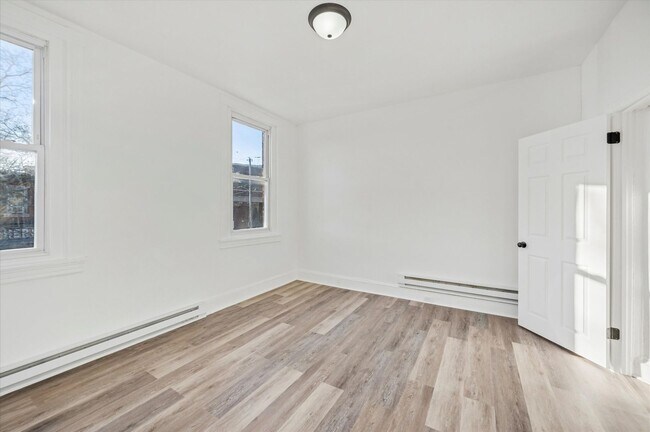 Building Photo - 402 N 59th St