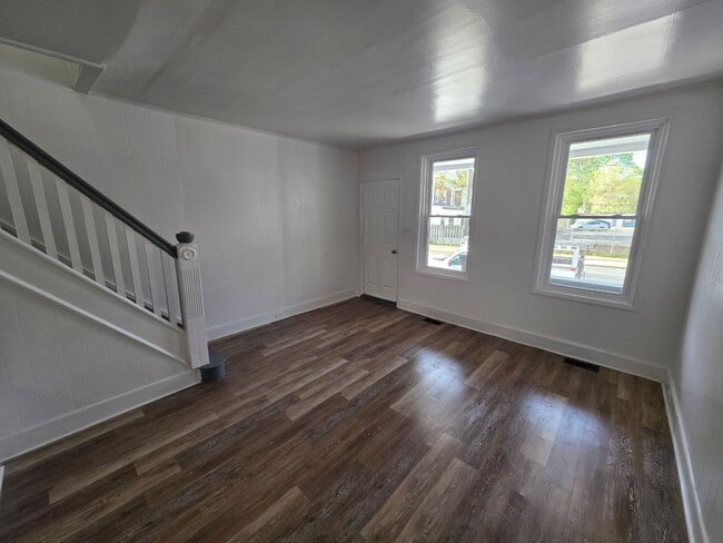 Building Photo - 1615 Lancaster Ave