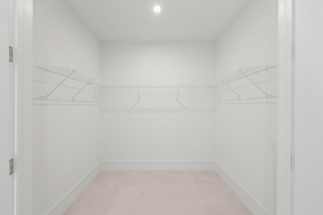 Building Photo - 220 Lake Shore Dr