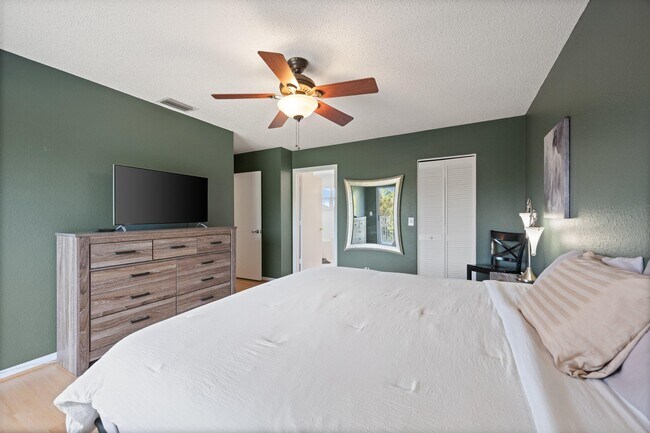 Building Photo - 1628 S Club Dr