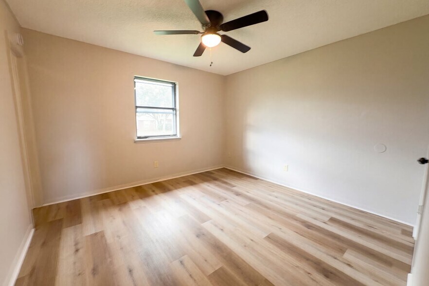 Building Photo - 908 Hackberry St