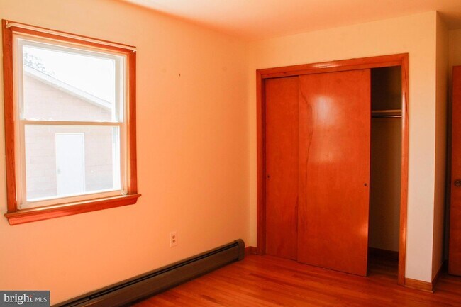 Building Photo - 481 Riffey Ln