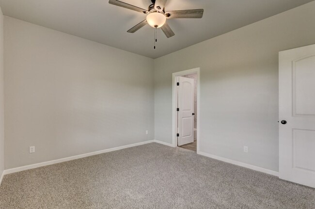 Building Photo - 710 League Cir